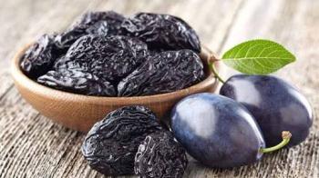 Kadınlarda kemik erimesi riskini azaltmak için kuru erik yemeli